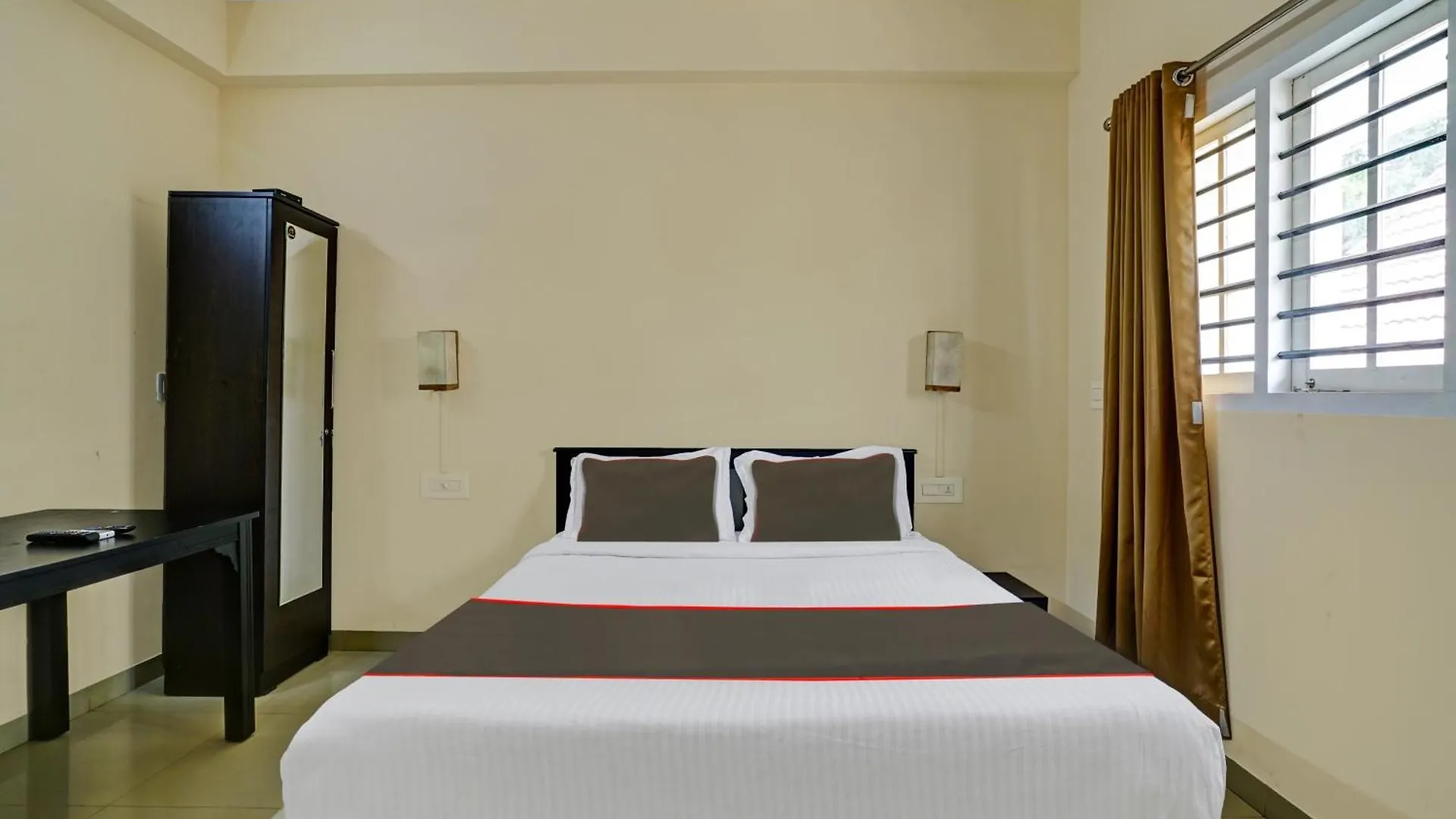 Collection O Lux Villa Nedumbassery Otel
