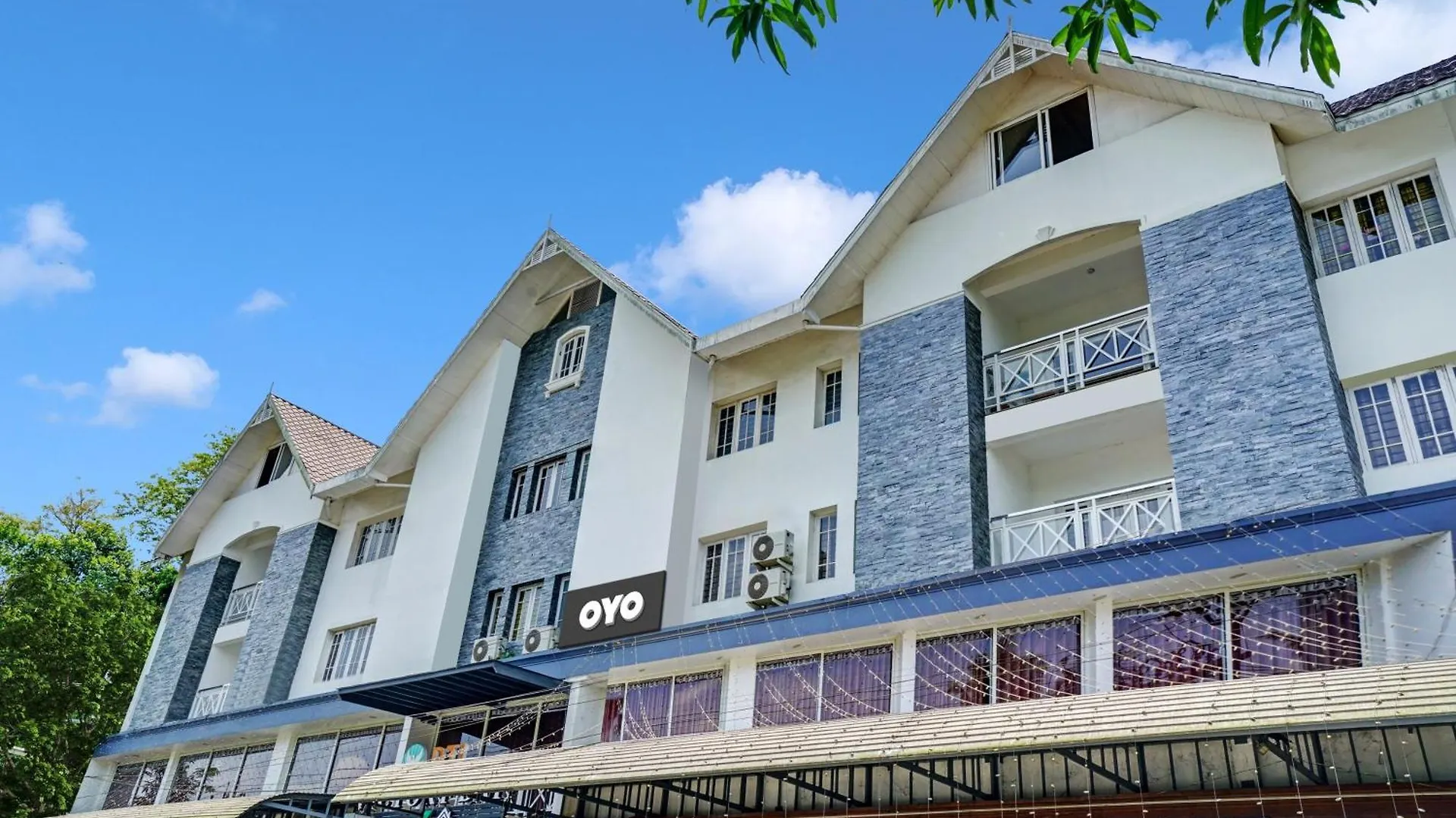 Collection O Lux Villa Nedumbassery Hindistan