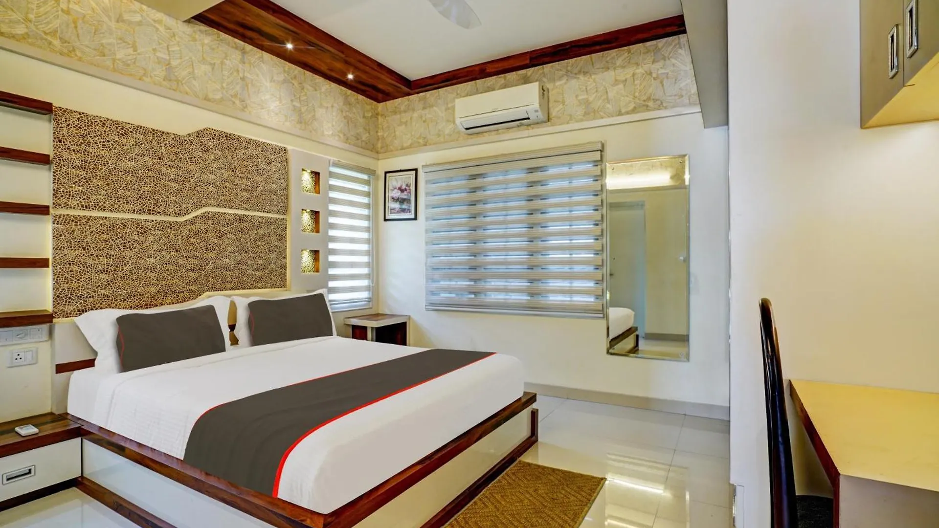 **** Otel Collection O Lux Villa Nedumbassery Hindistan