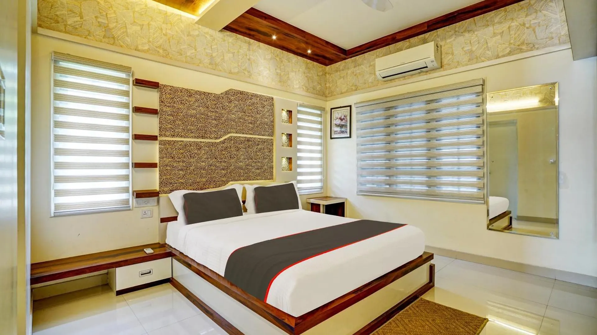 Collection O Lux Villa Nedumbassery