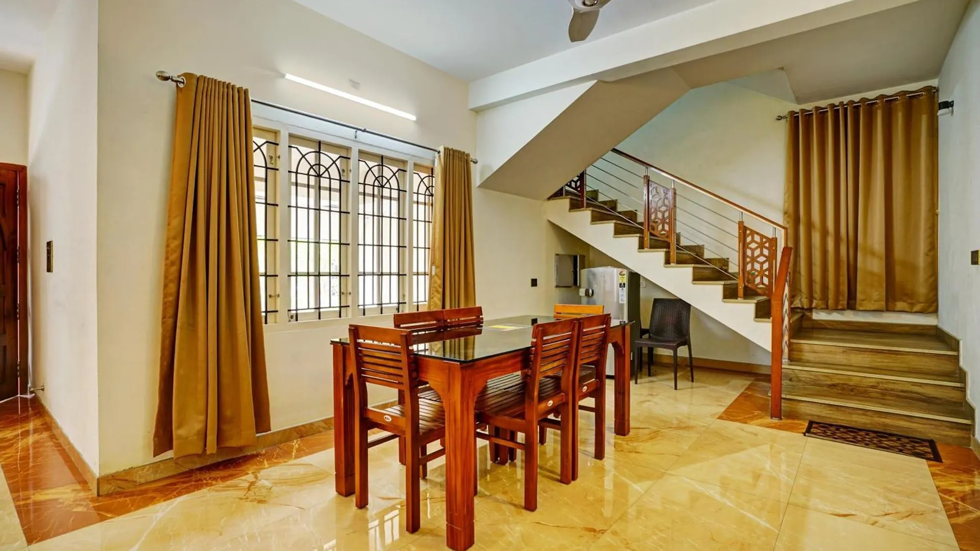 **** Otel Collection O Lux Villa Nedumbassery Hindistan